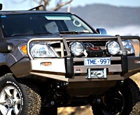 Προφυλακτήρας με θέση εργάτη της ARB για Toyota Hilux απο το 05 και μετά χωρίς φτερά